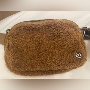 Lululemon Sherpa belt bag